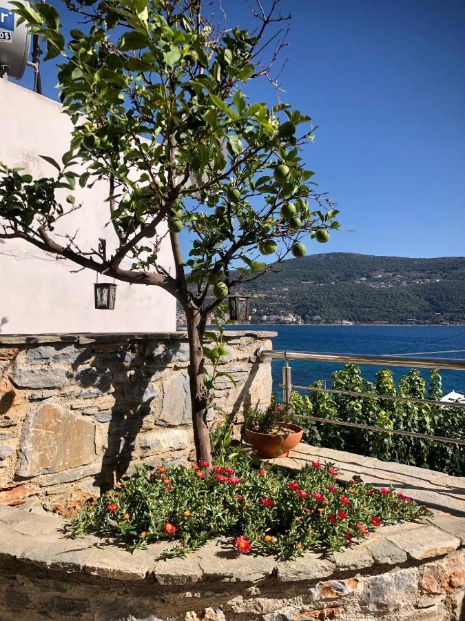 Afroessa & * Samos Town