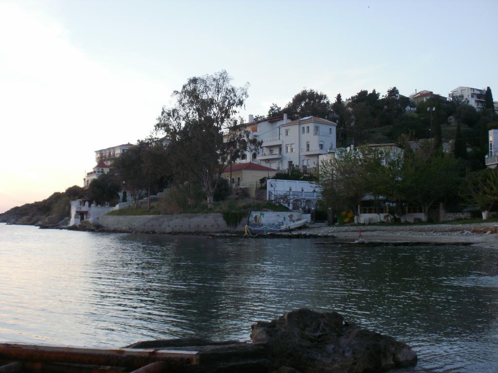 Afroessa & * Samos Town