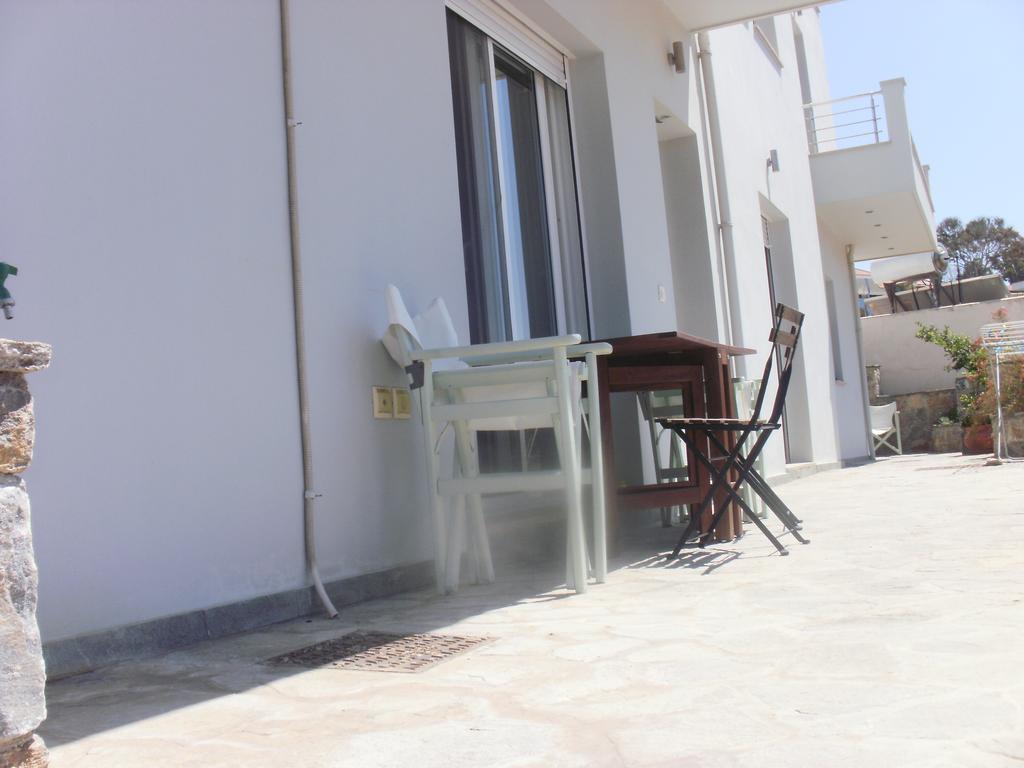 Afroessa & Samos Town