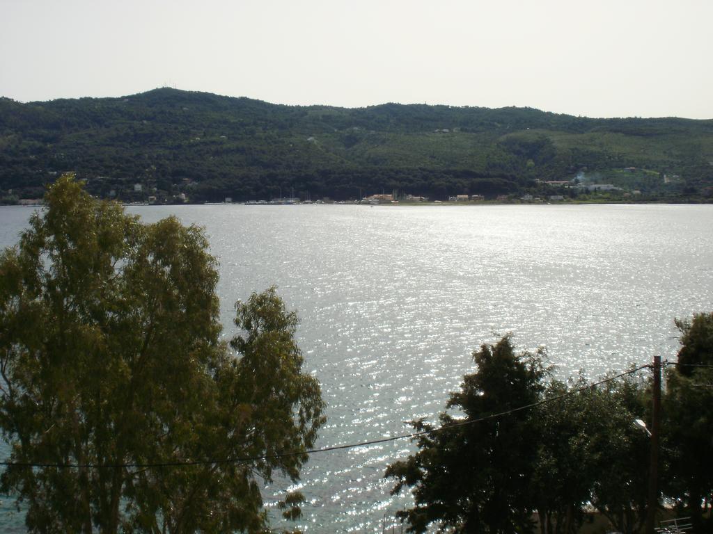 Afroessa & * Samos Town